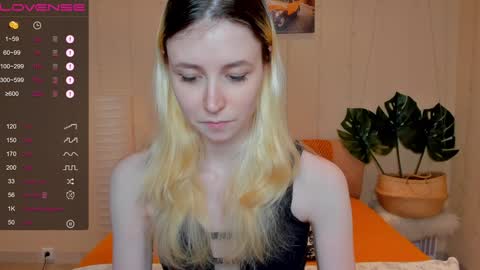 Snapshot of fleximona chatting on 12.08.24 FlexiMona online show from 12.08.24