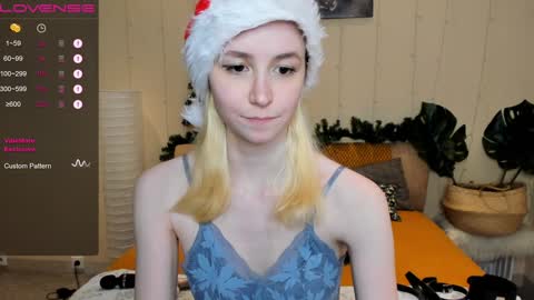 Snapshot of fleximona chatting on 12.13.24 FlexiMona online show from 12.13.24