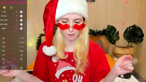 Snapshot of fleximona chatting on 12.20.24 FlexiMona online show from 12.20.24
