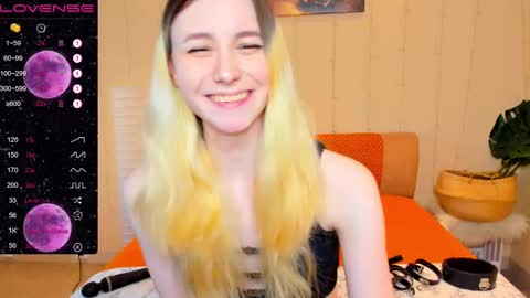 Snapshot of fleximona chatting on 02.14.25 FlexiMona online show from 02.14.25