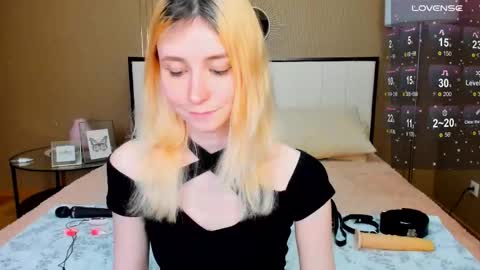 Snapshot of fleximona chatting on 10.10.25 FlexiMona online show from 10.10.25