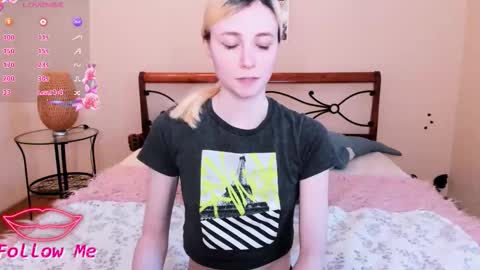 Snapshot of fleximona chatting on 10.16.25 FlexiMona online show from 10.16.25