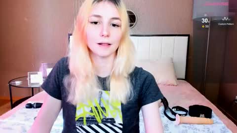 Snapshot of fleximona chatting on 10.17.25 FlexiMona online show from 10.17.25
