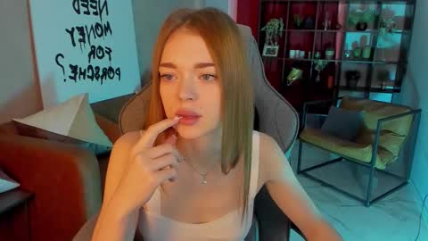 Flexyfoxy online show from 10.19.25