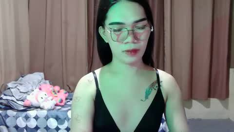 Snapshot of flirty_kendall chatting on 11.26.25 Kendall online show from 11.26.25