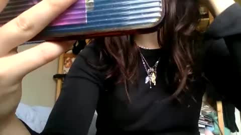 Snapshot of floraexploration chatting on 10.04.25 floraexploration online show from 10.04.25