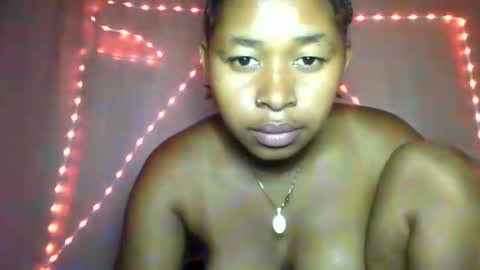 Snapshot of florencia011 chatting on 10.17.25 florencia011 online show from 10.17.25