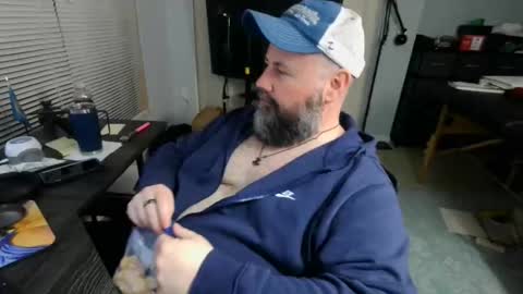 Snapshot of floridabearlive chatting on 11.26.25 FloridaBearLive online show from 11.26.25