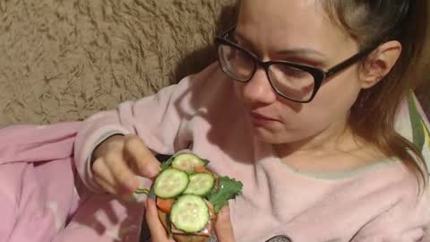 say meow and send tip  online show from 12.02.24