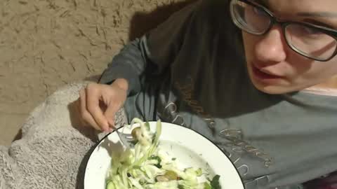 say meow and send tip  online show from 12.08.24