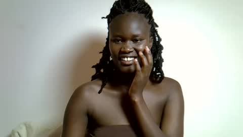 Snapshot of flowerdiva002 chatting on 11.06.25 flowerdiva002 online show from 11.06.25