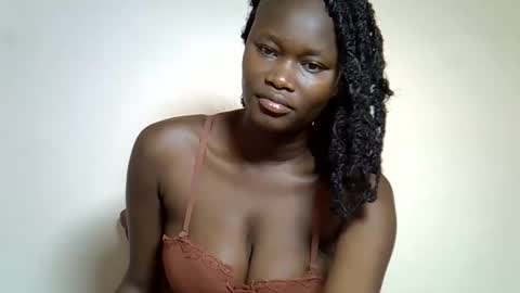 Snapshot of flowerdiva002 chatting on 11.12.25 flowerdiva002 online show from 11.12.25