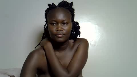 Snapshot of flowerdiva002 chatting on 11.14.25 flowerdiva002 online show from 11.14.25