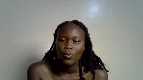 Snapshot of flowerdiva002 chatting on 11.24.25 flowerdiva002 online show from 11.24.25