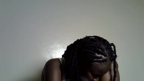 Snapshot of flowerdiva002 chatting on 11.25.25 flowerdiva002 online show from 11.25.25