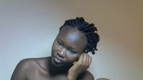 Snapshot of flowerdiva002 chatting on 12.01.25 flowerdiva002 online show from 12.01.25