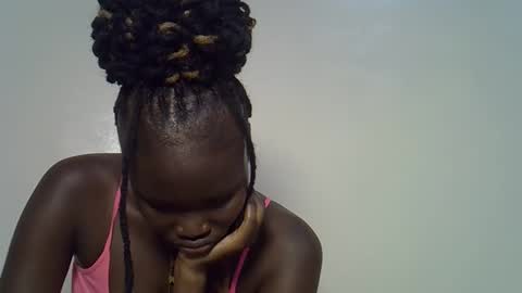 Snapshot of flowerdiva002 chatting on 12.04.25 flowerdiva002 online show from 12.04.25