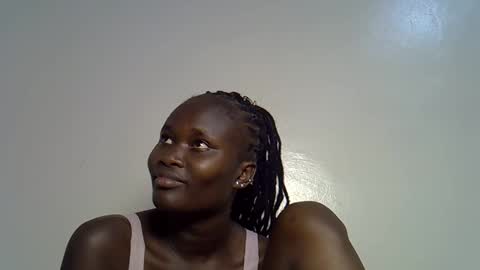 Snapshot of flowerdiva002 chatting on 12.05.25 flowerdiva002 online show from 12.05.25