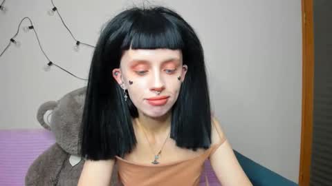 Snapshot of flowerofsin2001 chatting on 09.13.25 Flower online show from 09.13.25