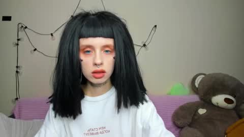 Snapshot of flowerofsin2001 chatting on 09.14.25 Flower online show from 09.14.25