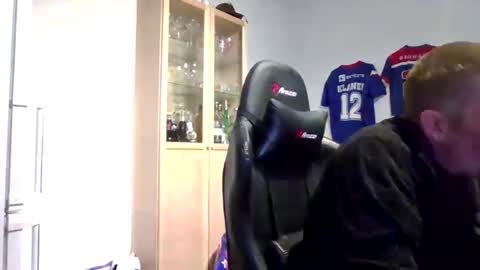 fluffy_espen online show from 04.12.26