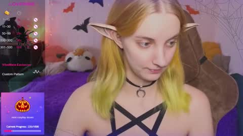 Snapshot of fluffy_muffin3 chatting on 10.30.25 Agatha online show from 10.30.25