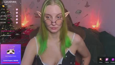 Snapshot of fluffy_muffin3 chatting on 11.28.25 Agatha online show from 11.28.25