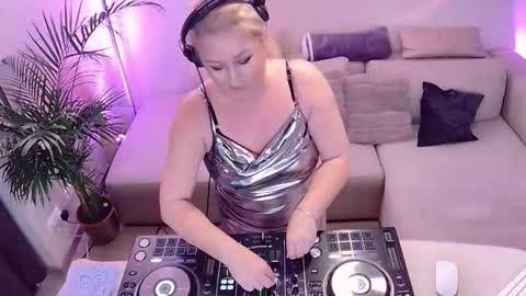 Forbidden Kitty online show from 11.04.25