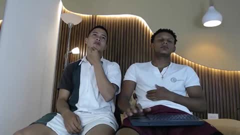 Snapshot of fourwishes chatting on 12.16.25 TASTY GUYS online show from 12.16.25