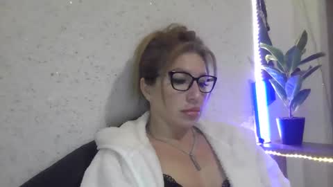 Snapshot of fox_red_lady7 chatting on 02.20.25 fox_red_lady7 online show from 02.20.25