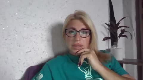 Snapshot of fox_red_lady7 chatting on 10.02.25 fox_red_lady7 online show from 10.02.25