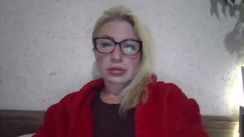 Snapshot of fox_red_lady7 chatting on 10.05.25 fox_red_lady7 online show from 10.05.25
