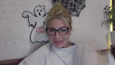 fox_red_lady7 online show from 10.29.25