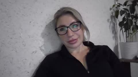 fox_red_lady7 online show from 12.20.25