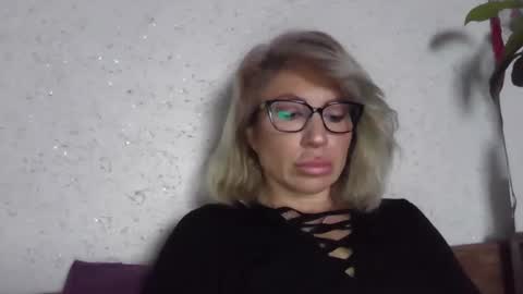 fox_red_lady7 online show from 04.17.26