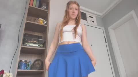 Snapshot of foxie_kiss chatting on 05.12.26 Hello world Feel free to follow online show from 05.12.26