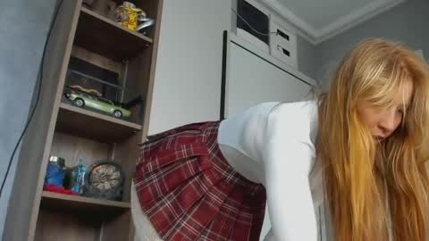 Snapshot of foxie_kiss chatting on 05.24.26 Hello world Feel free to follow online show from 05.24.26