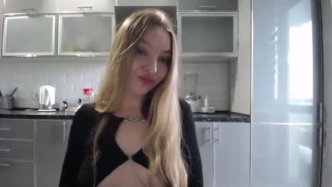 Snapshot of foxxialice chatting on 10.06.25 foxxialice online show from 10.06.25
