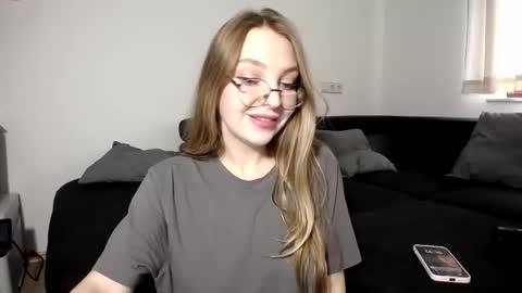 Snapshot of foxxialice chatting on 10.13.25 foxxialice online show from 10.13.25