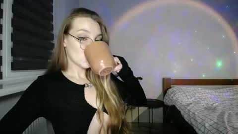 Snapshot of foxxialice chatting on 11.19.25 foxxialice online show from 11.19.25