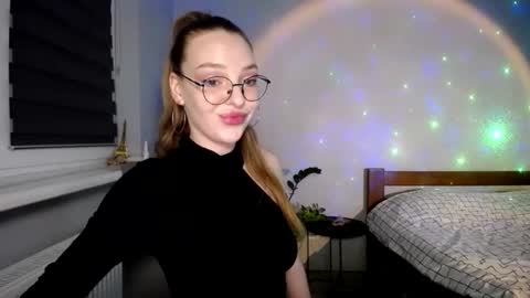 Snapshot of foxxialice chatting on 11.23.25 foxxialice online show from 11.23.25