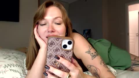 Snapshot of foxxycindy chatting on 10.06.25 Cindy online show from 10.06.25
