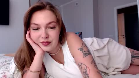 Snapshot of foxxycindy chatting on 10.08.25 Cindy online show from 10.08.25