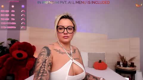 Snapshot of foxxyclarise chatting on 11.14.25 Clarise online show from 11.14.25