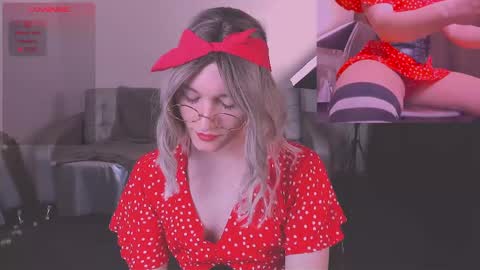 Snapshot of foxy_jpg chatting on 01.27.25 Sue online show from 01.27.25