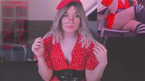 Snapshot of foxy_jpg chatting on 01.27.25 Sue online show from 01.27.25