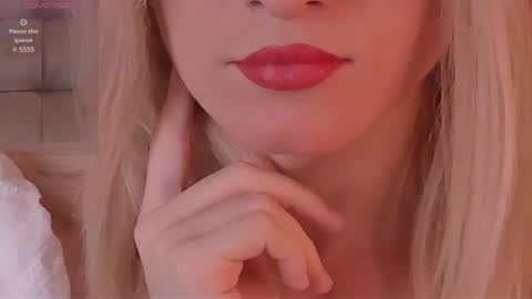 Snapshot of foxy_jpg chatting on 01.28.25 Sue online show from 01.28.25