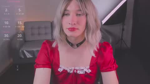 Snapshot of foxy_jpg chatting on 02.08.25 Sue online show from 02.08.25