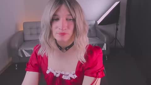 Snapshot of foxy_jpg chatting on 02.08.25 Sue online show from 02.08.25