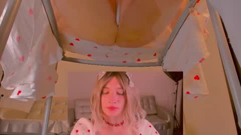 Snapshot of foxy_jpg chatting on 02.11.25 Sue online show from 02.11.25